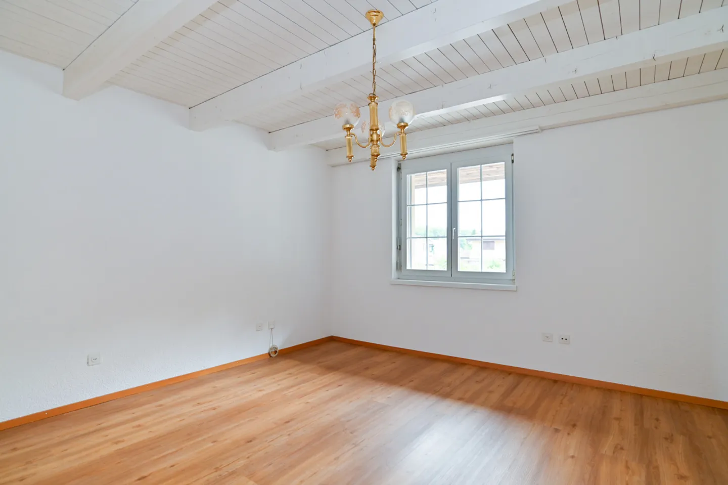 Maison jumelée bien entretenue dans un bon emplacement avec un beau jardin - Photo 7 sur 13