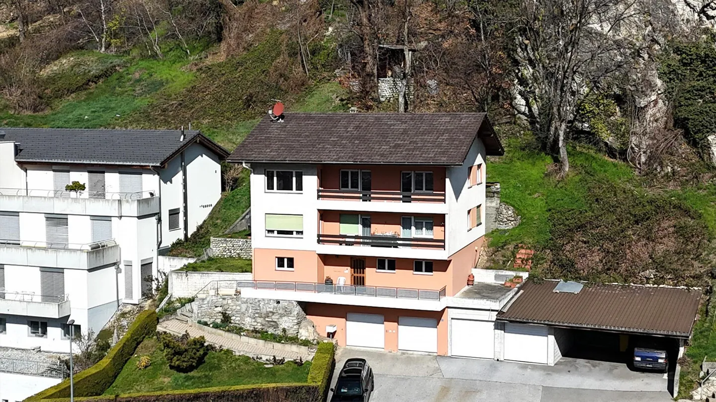 Grosszügige Wohnung mit Garage - Foto 2 von 9