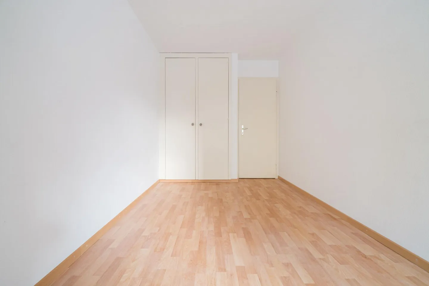 Central beautiful 3-room apartment available - Photo 7 of 8