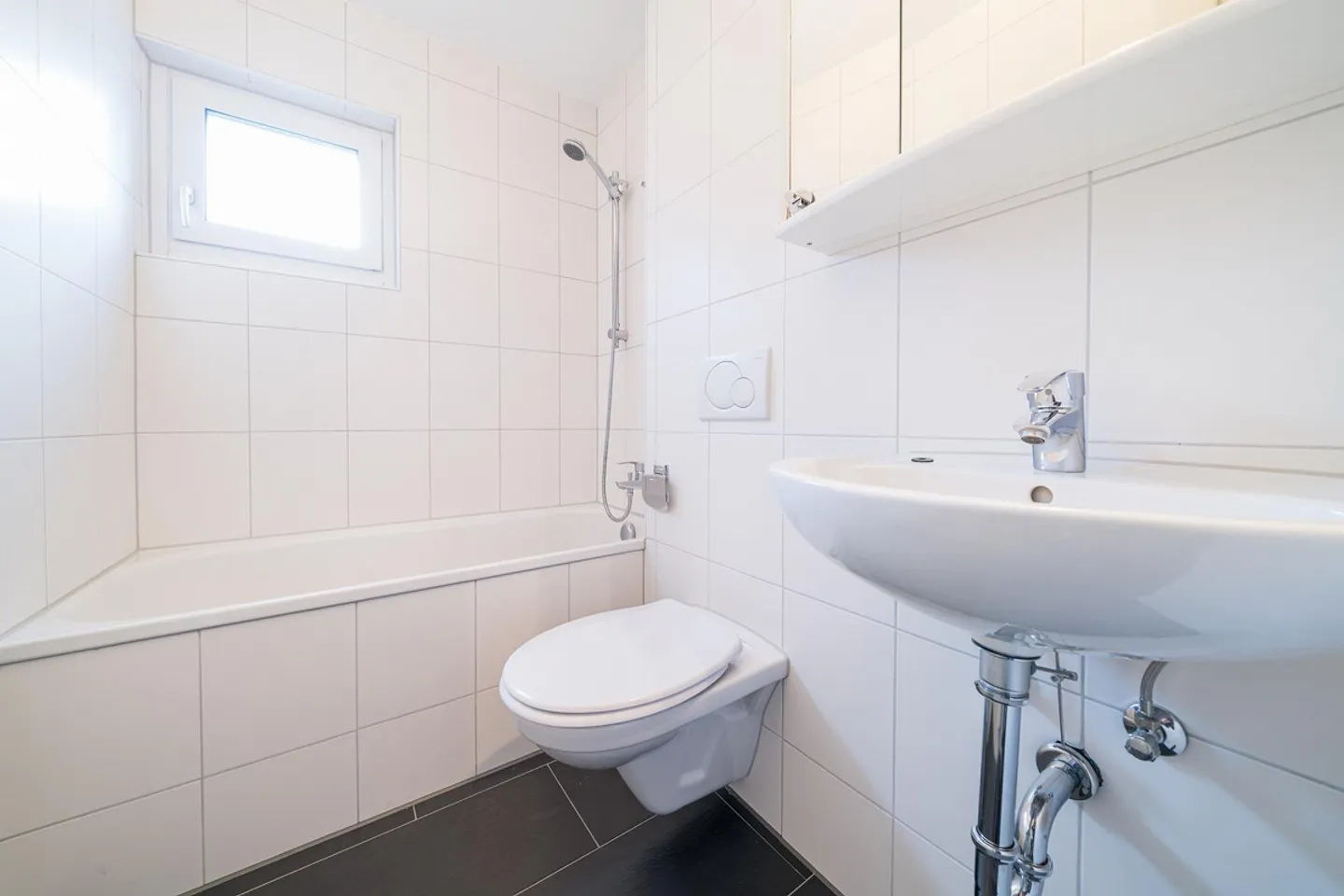Central beautiful 3-room apartment available - Photo 8 of 8