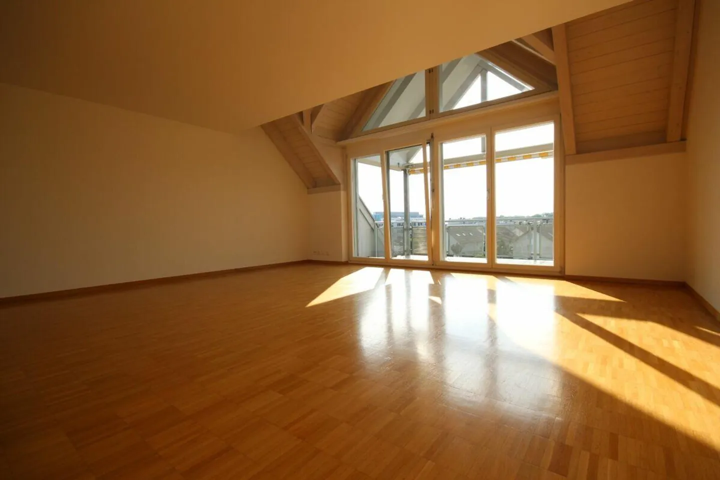 Moderne Familien-Wohnung in parkähnlicher Umgebung - Foto 2 von 9