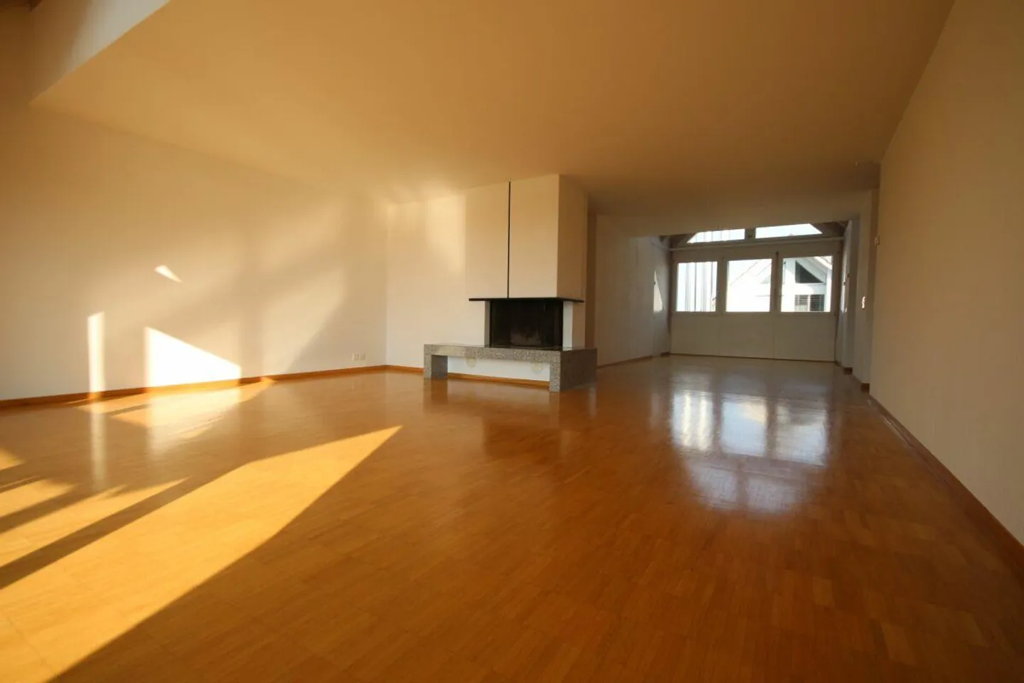 Moderne Familien-Wohnung in parkähnlicher Umgebung - Foto 3 von 9