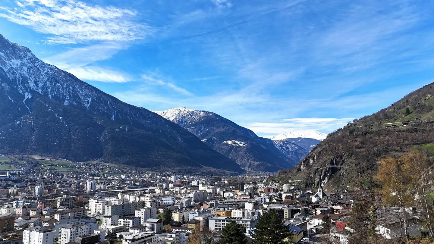 Grosszügige Wohnung mit Garage - Foto 1 von 9