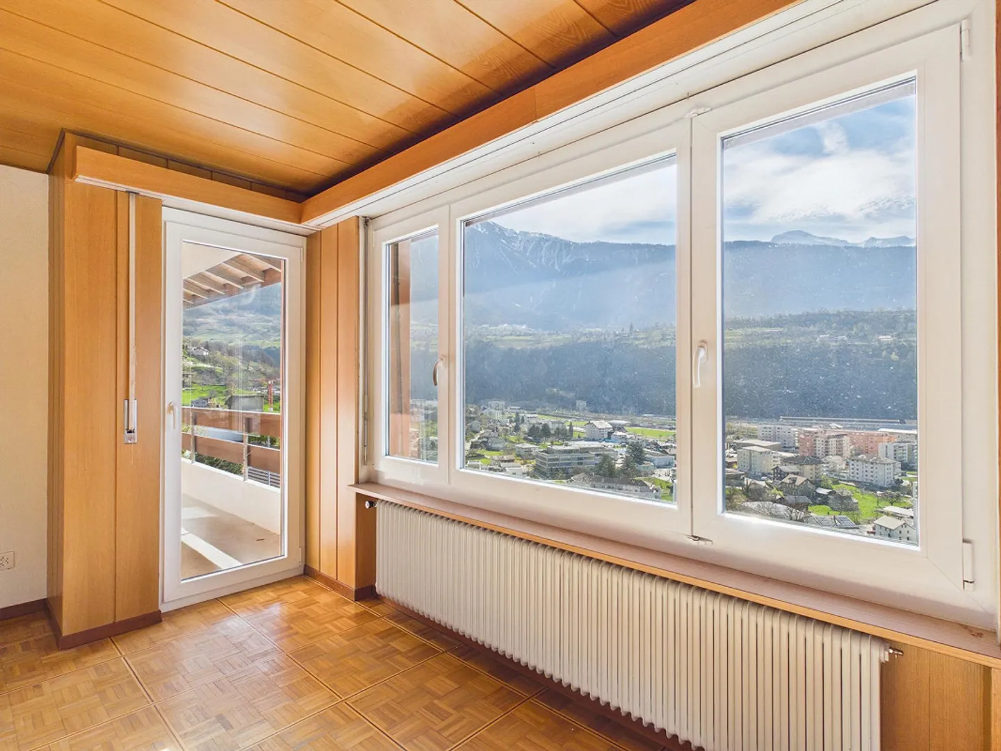 Grosszügige Wohnung mit Garage - Foto 4 von 9