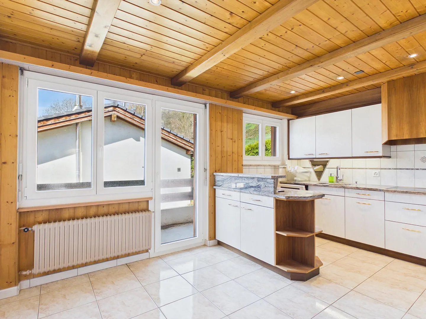 Grosszügige Wohnung mit Garage - Foto 5 von 9