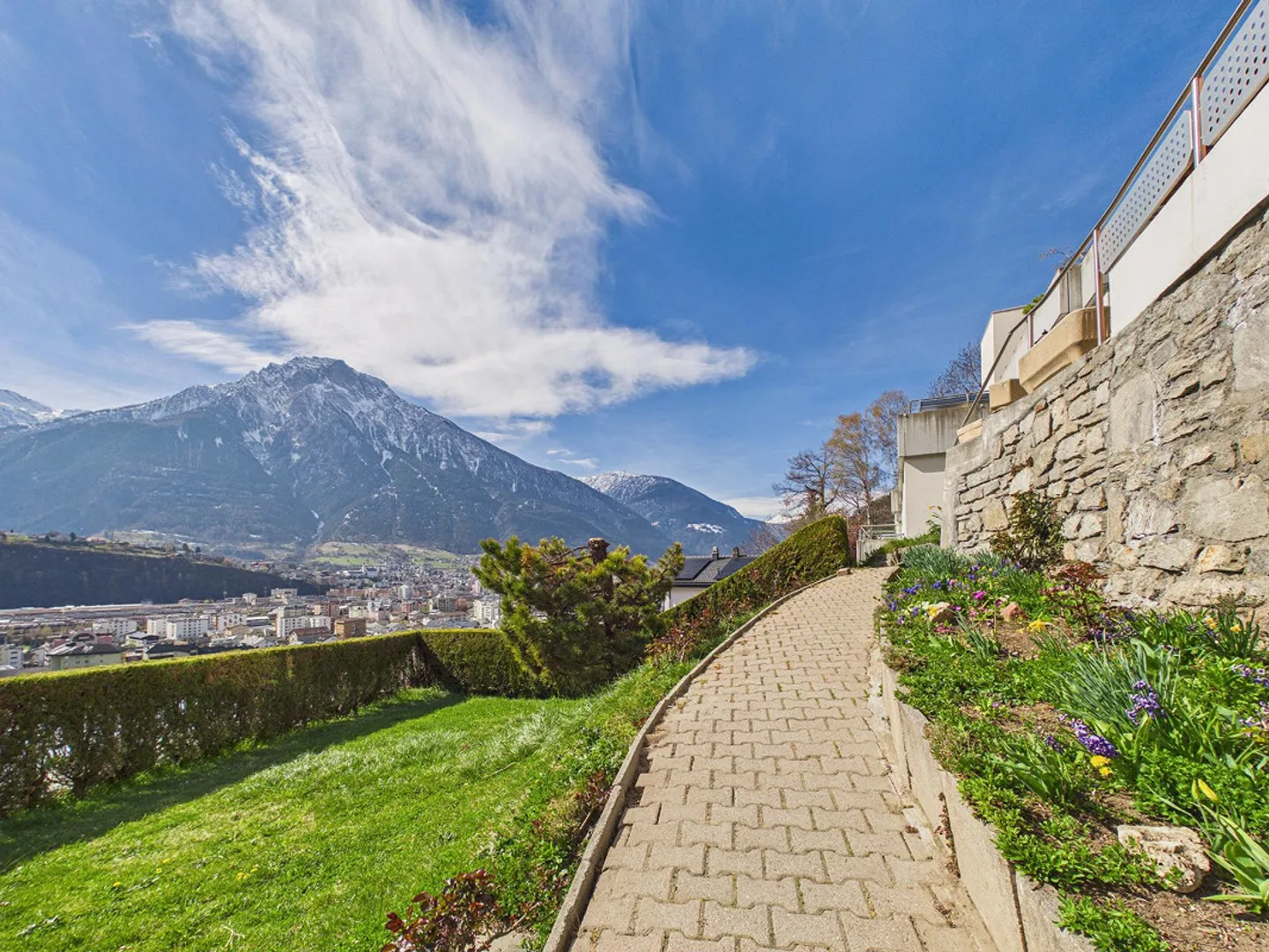 Grosszügige Wohnung mit Garage - Foto 9 von 9