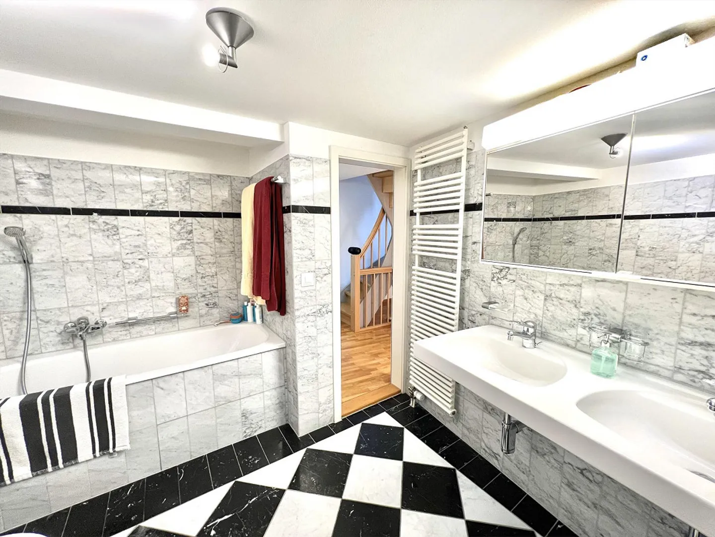 Appartement original de 3,5 pièces sur plusieurs étages - Photo 7 sur 11