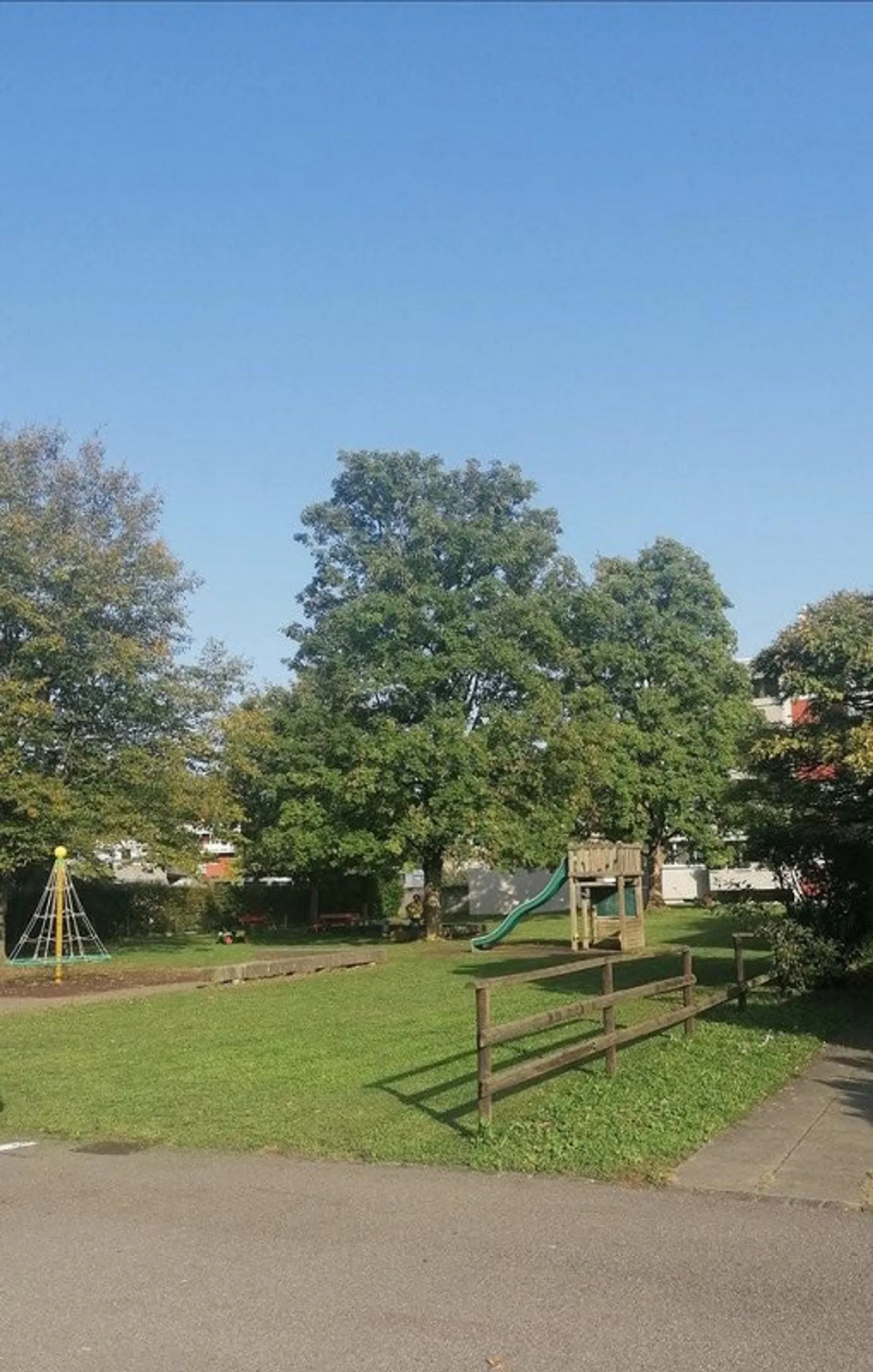 Ampio appartamento di 3,5 locali con vista su Neuaesch - Foto 2 di 10