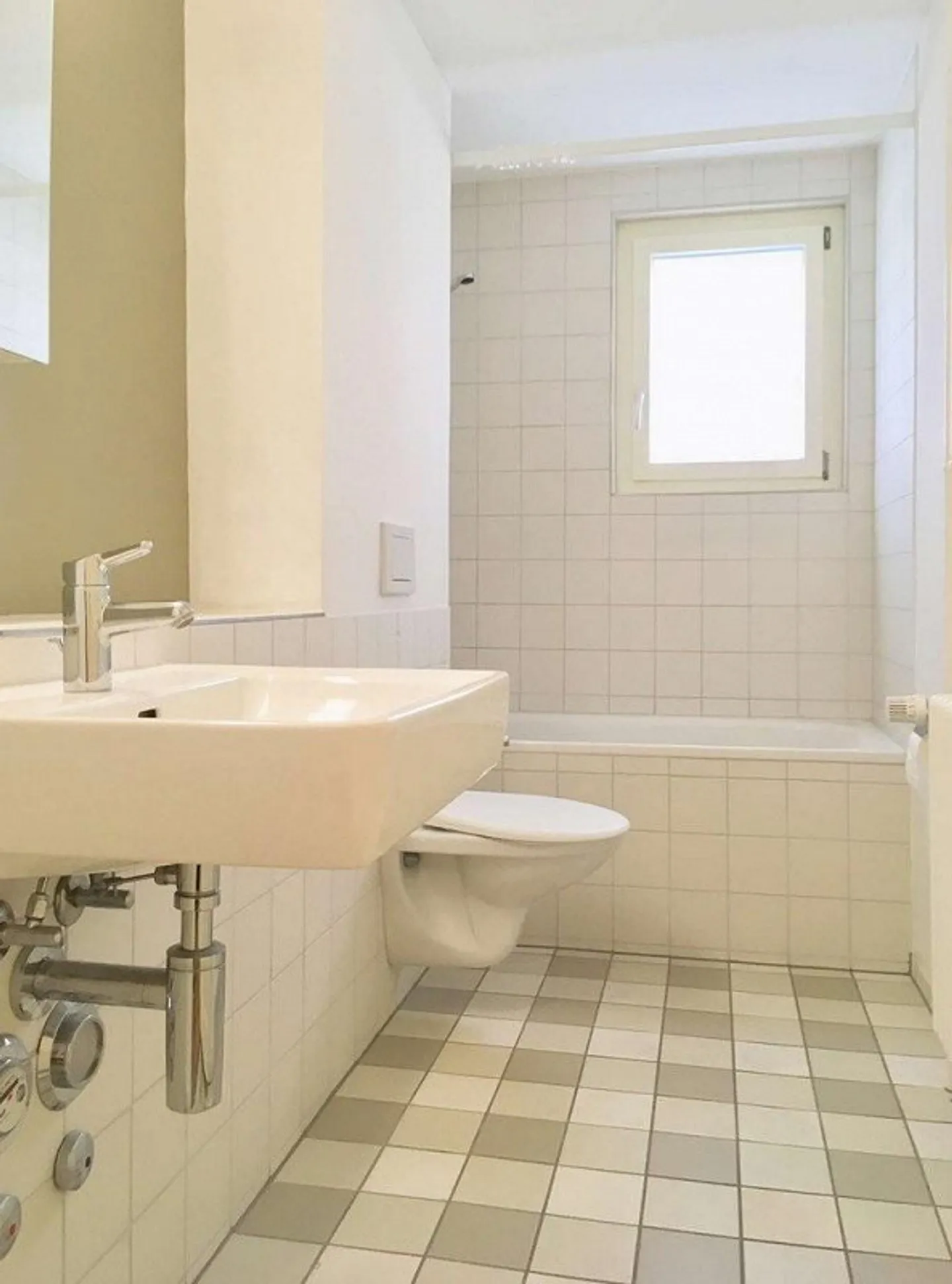 Appartement moderne sous les combles avec charme ancien - Photo 3 sur 7