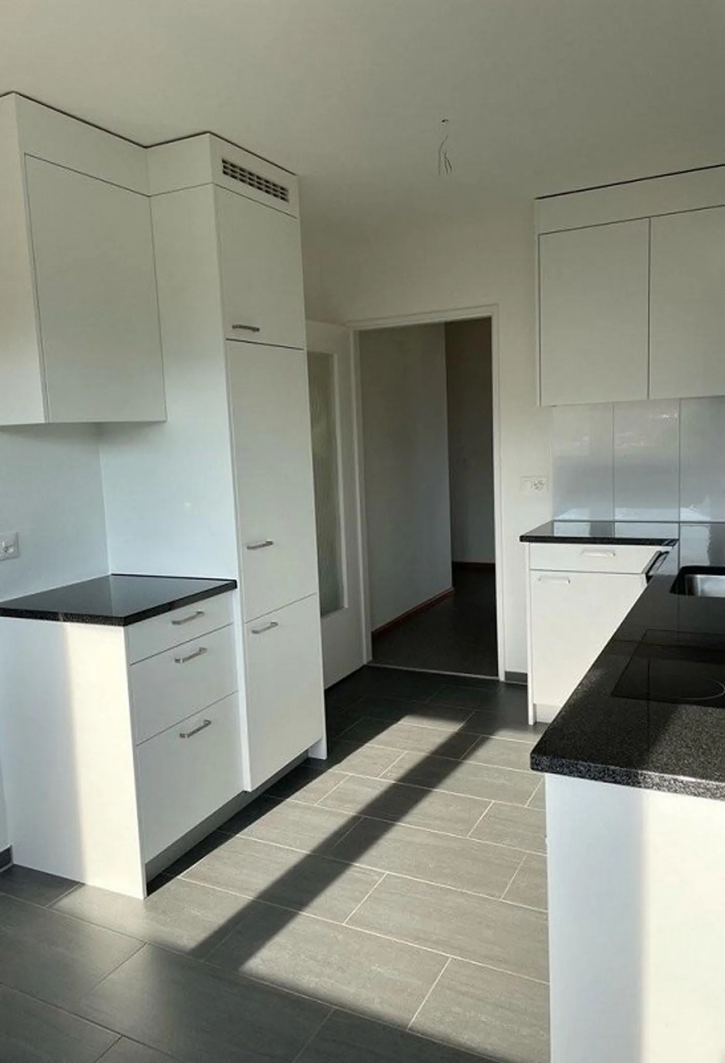 Ampio appartamento di 3,5 locali con vista su Neuaesch - Foto 5 di 10