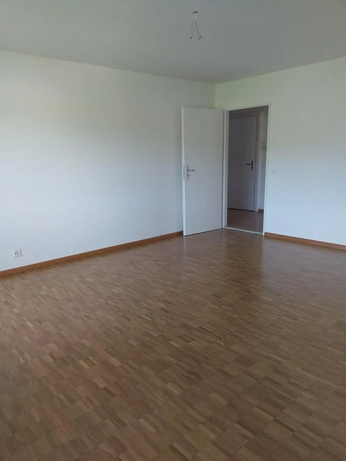 Ampio appartamento di 3,5 locali con vista su Neuaesch - Foto 10 di 10