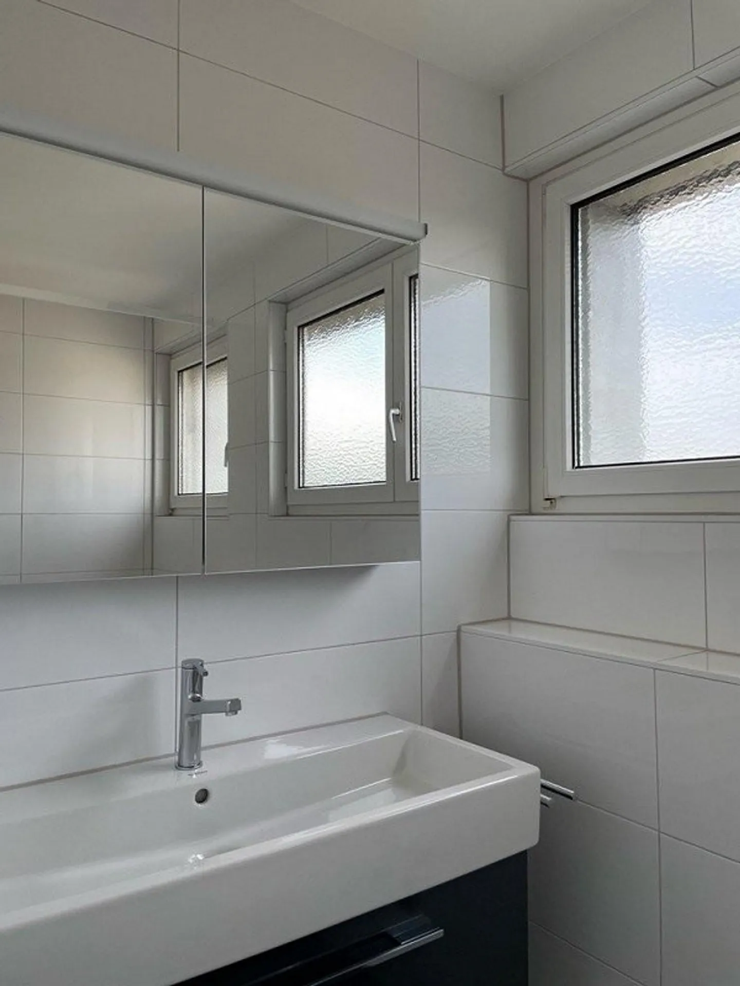 Ampio appartamento di 3,5 locali con vista su Neuaesch - Foto 3 di 10