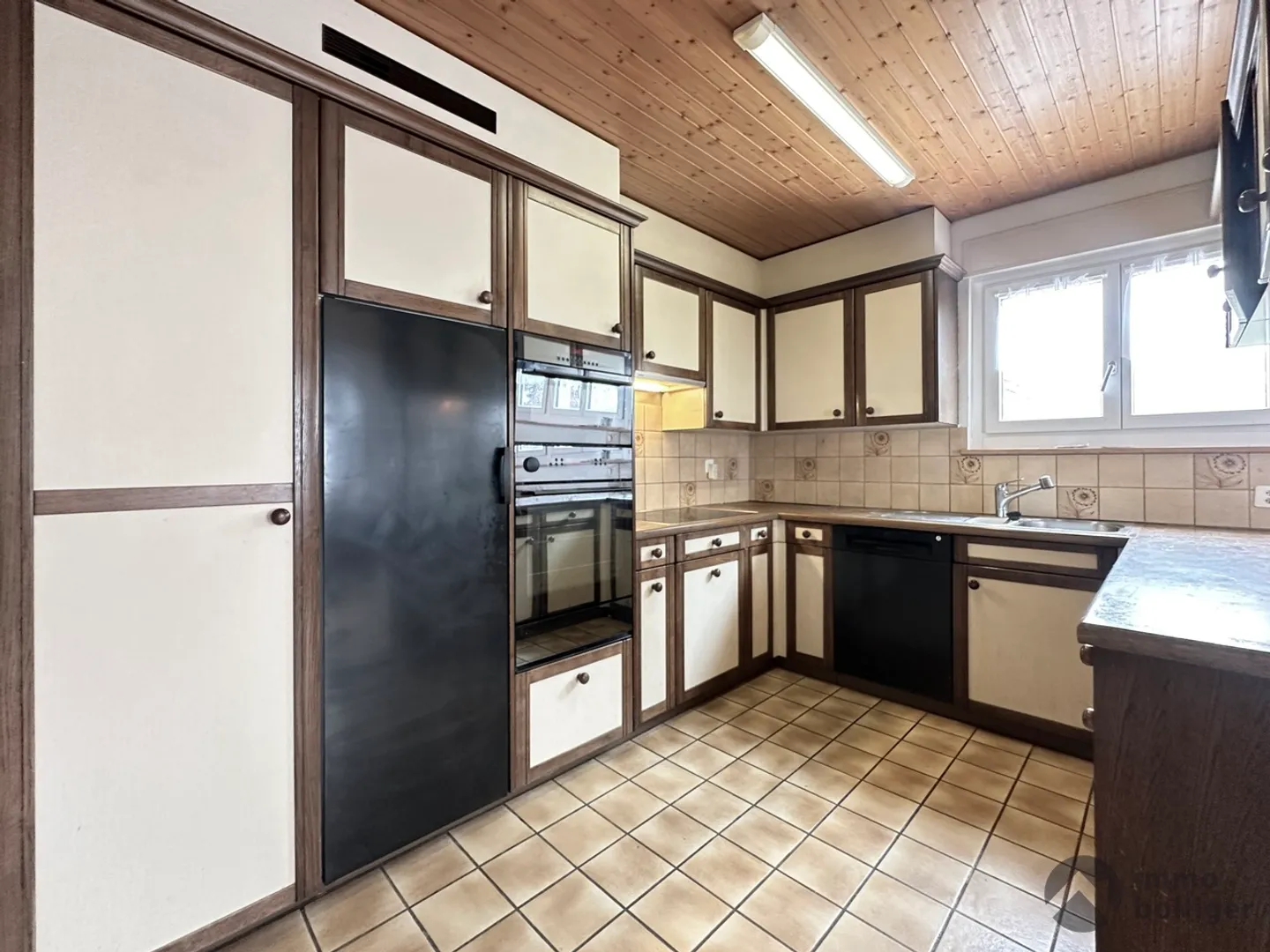Propriété de projet avec >300 m2 de surface habitable, atelier et espace commercial - Photo 4 sur 13