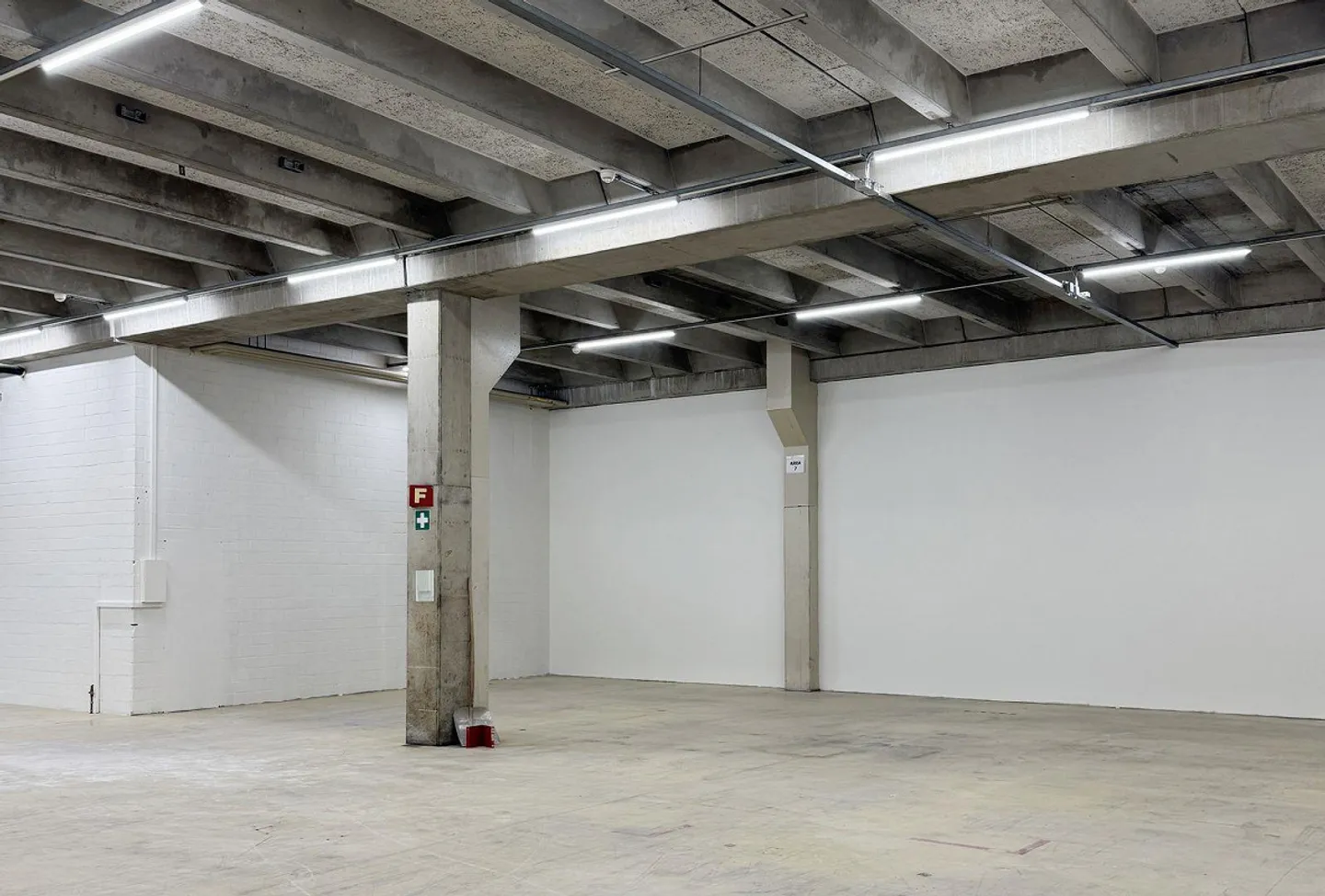 560m² - Capannone industriale moderno con attrezzature ottimali a Biberist - Foto 8 di 15