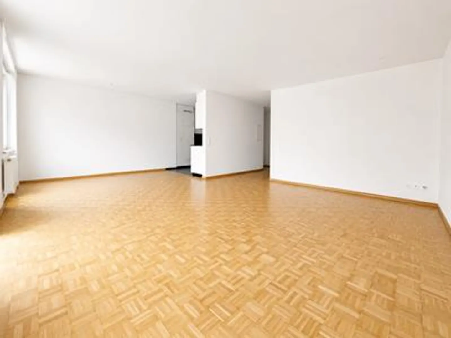 City-Close 3.5-Room Ground Floor Apartment - Photo 3 of 5