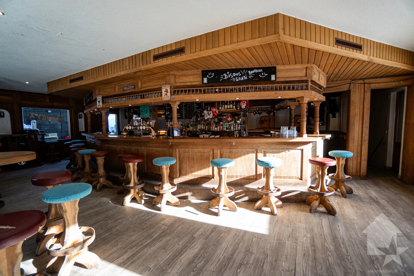 Bâtiment commercial avec appartements - Photo 9 sur 13