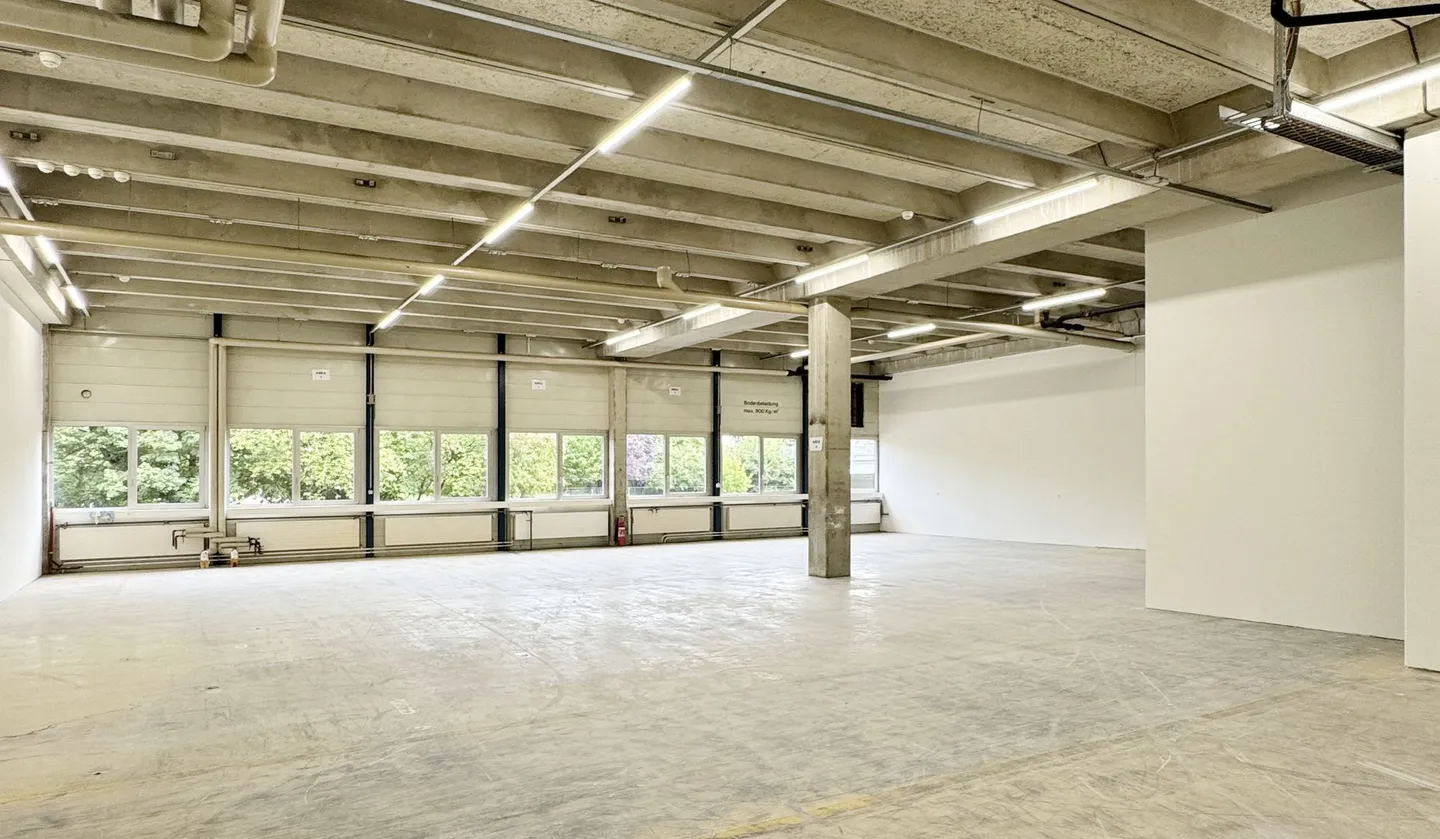 560m² - Capannone industriale moderno con attrezzature ottimali a Biberist - Foto 3 di 15