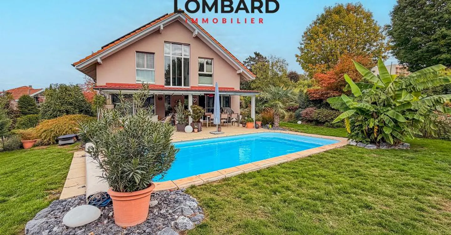 Magnificent detached villa with swimming pool - Photo 1 of 12