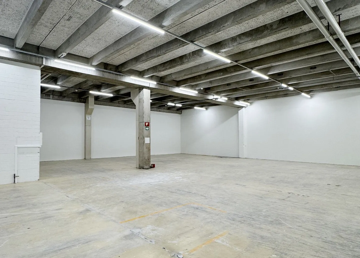 560m² - Capannone industriale moderno con attrezzature ottimali a Biberist - Foto 7 di 15