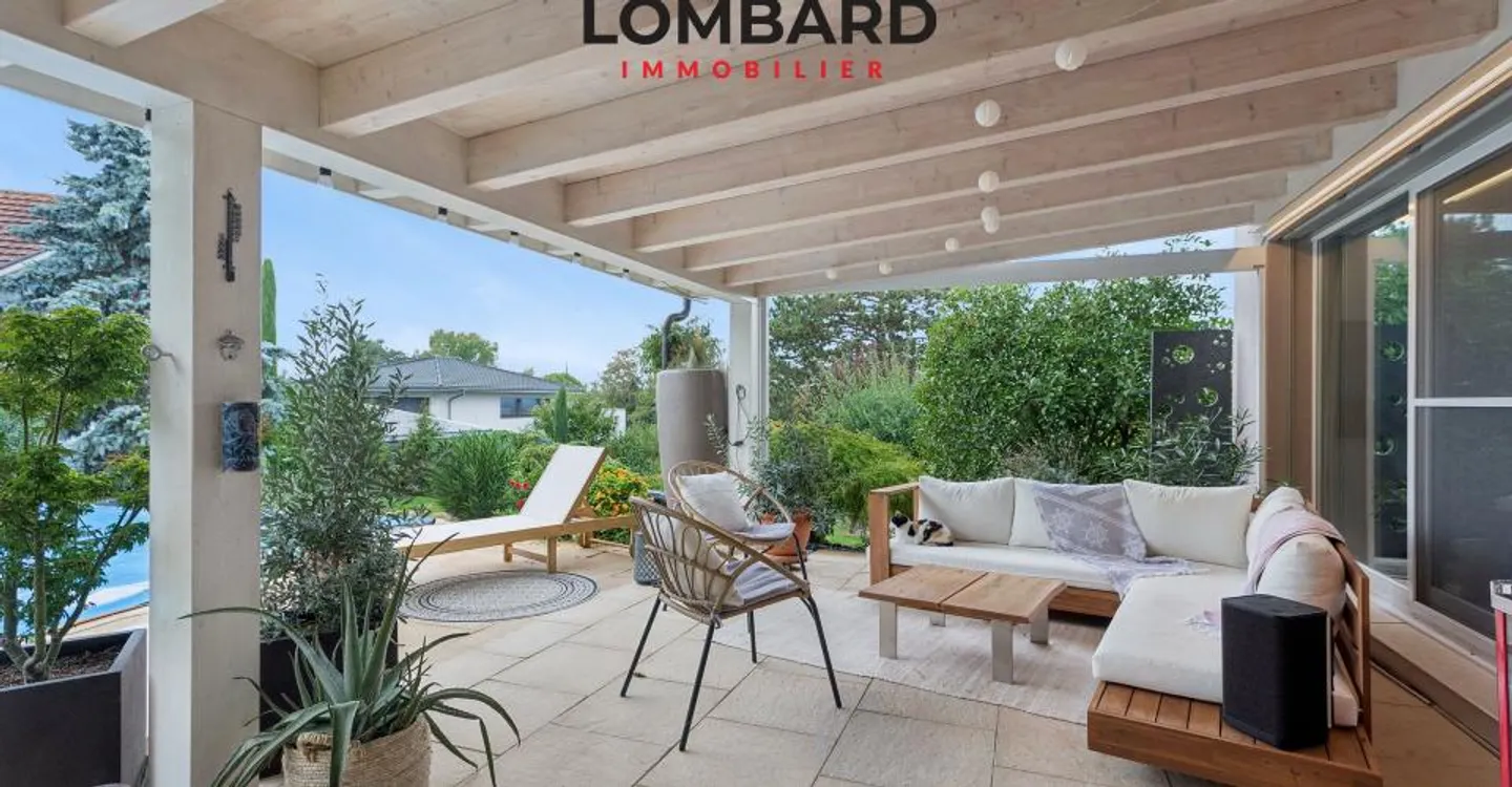 Magnificent detached villa with swimming pool - Photo 2 of 12