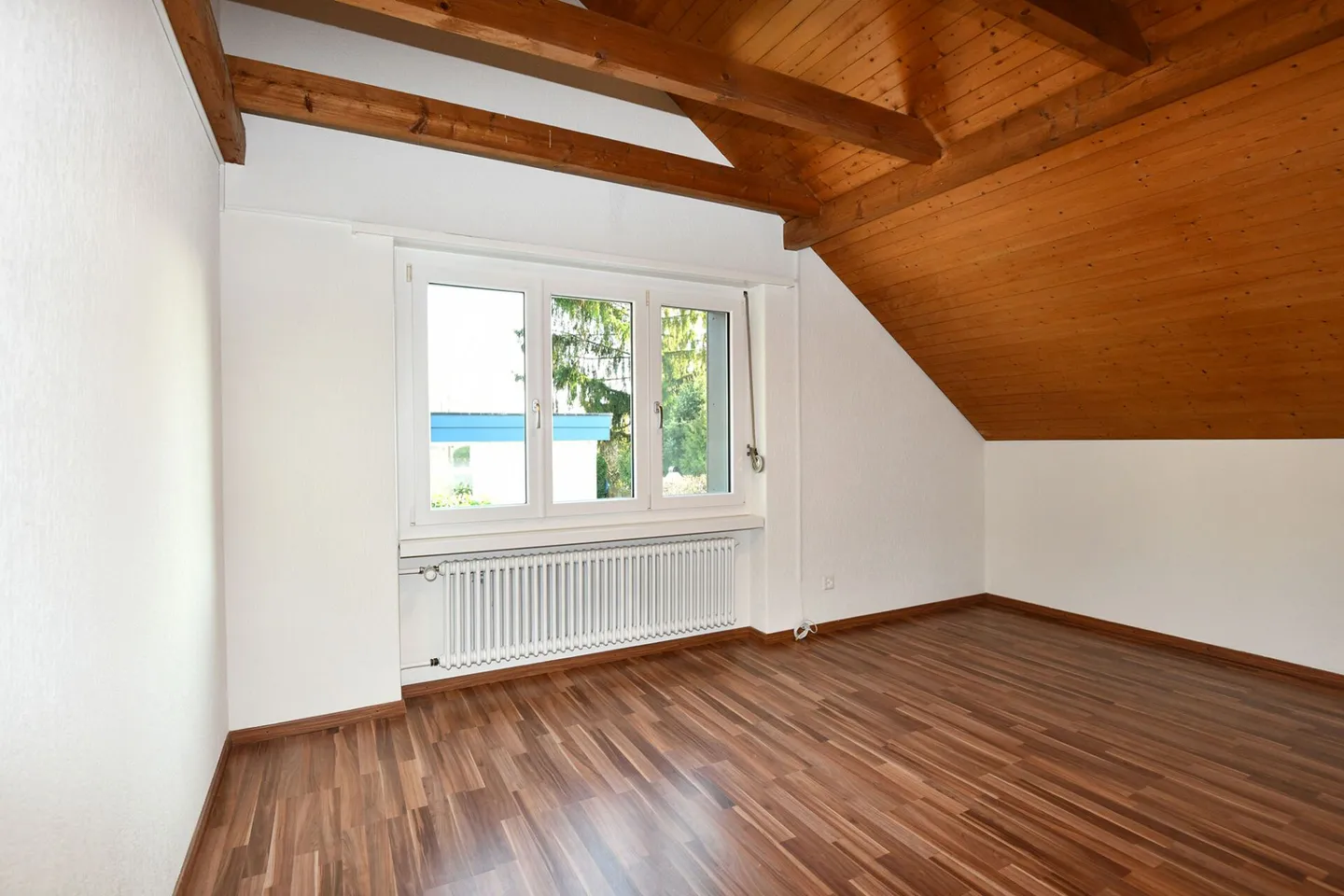 Charming 6.5-room single-family house with winter garden, large terrace and garden in a quiet location of Wettingen - Photo 6 of 16