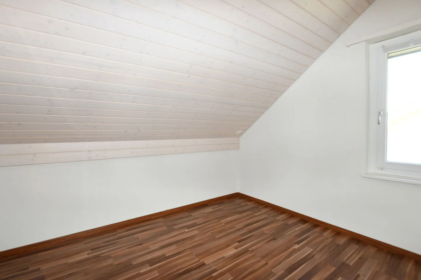 Charming 6.5-room single-family house with winter garden, large terrace and garden in a quiet location of Wettingen - Photo 8 of 16