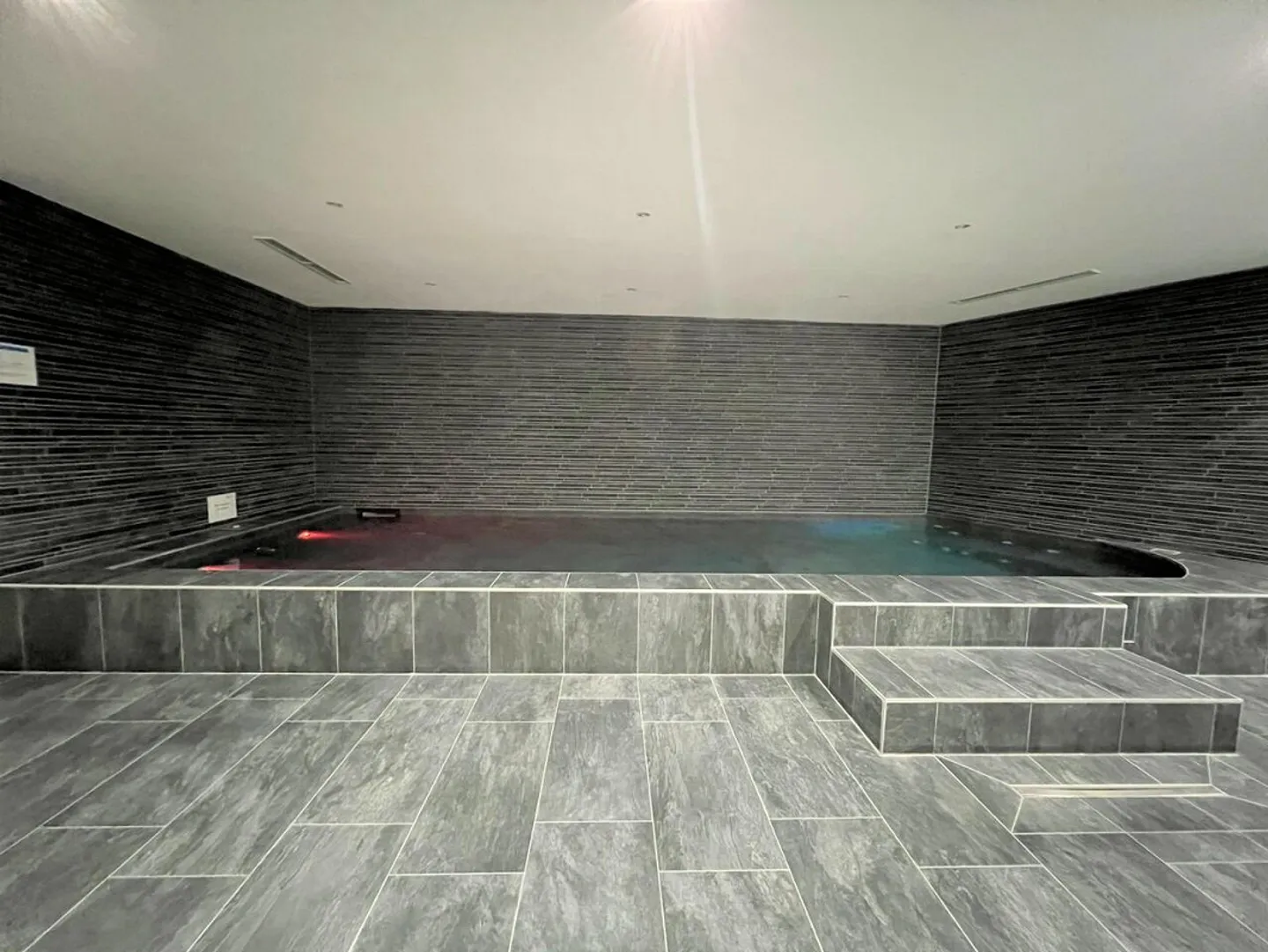 LUGANO-MUZZANO, WOHNUNG MIT 4.5 ZIMMERN AM SEE - Foto 10 von 13