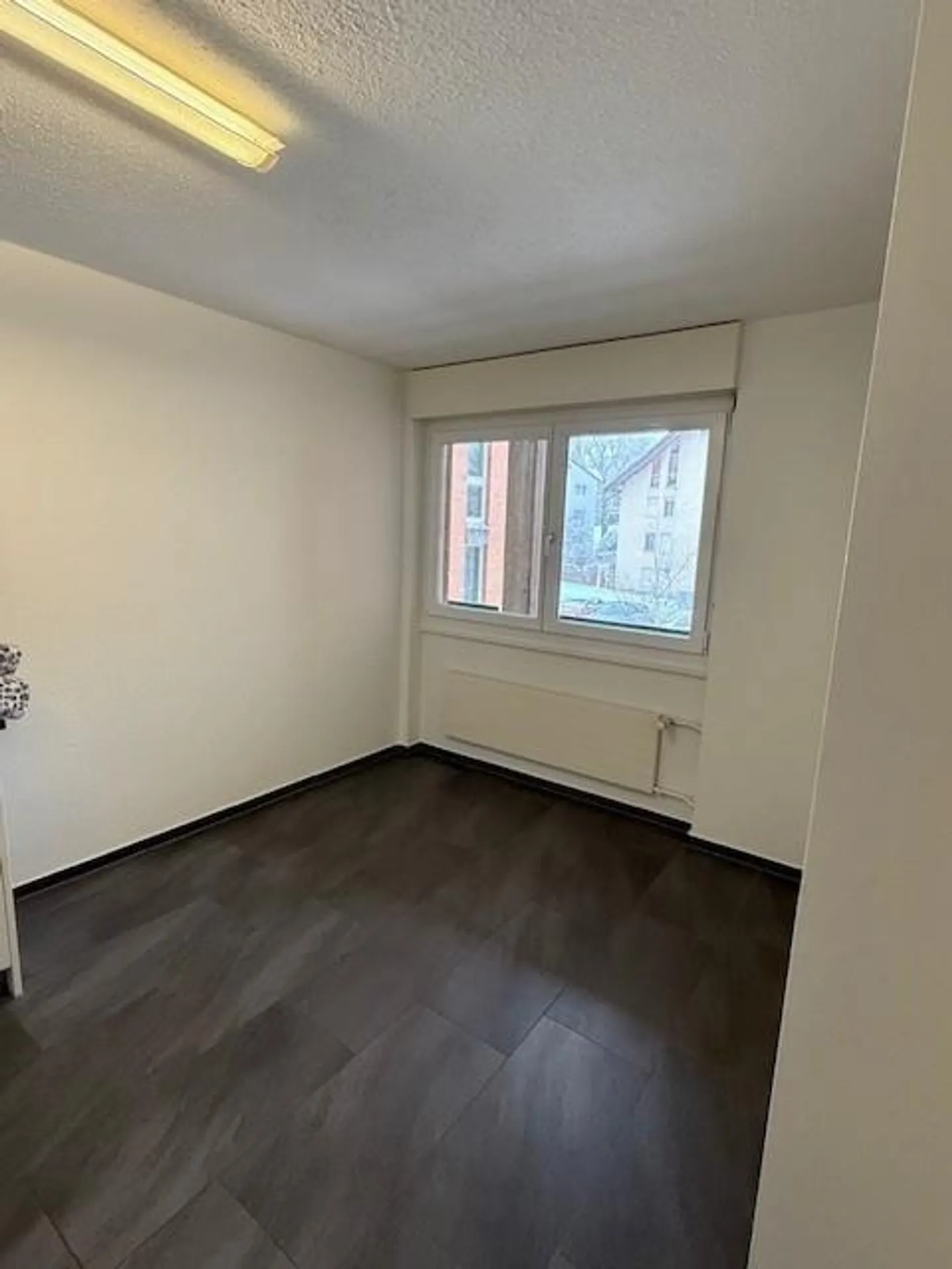 Appartamento moderno e spazioso con un balcone soleggiato - Foto 4 di 10