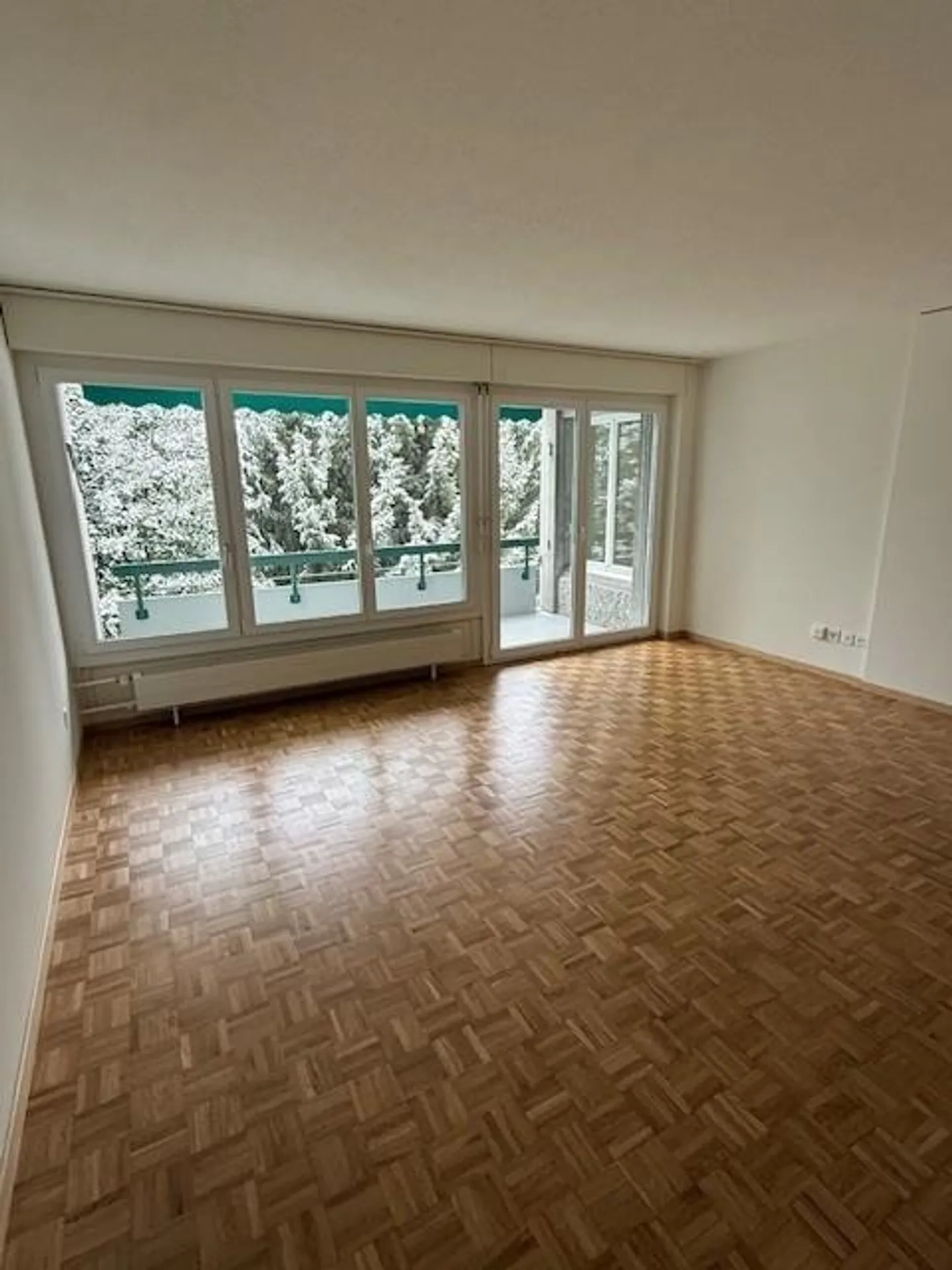 Appartamento moderno e spazioso con un balcone soleggiato - Foto 5 di 10