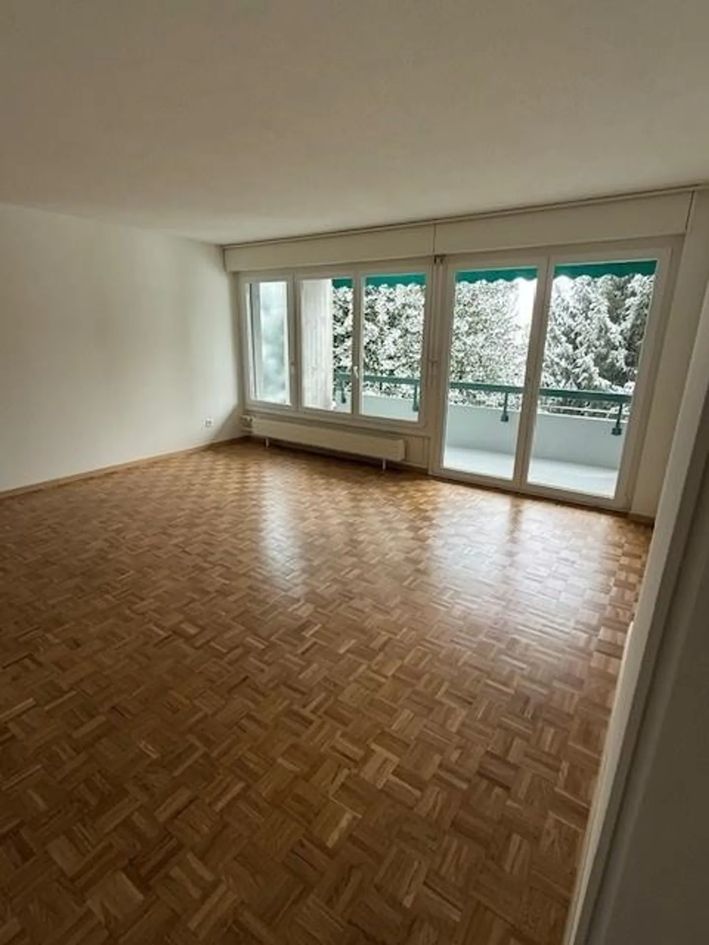 Appartamento moderno e spazioso con un balcone soleggiato - Foto 6 di 10