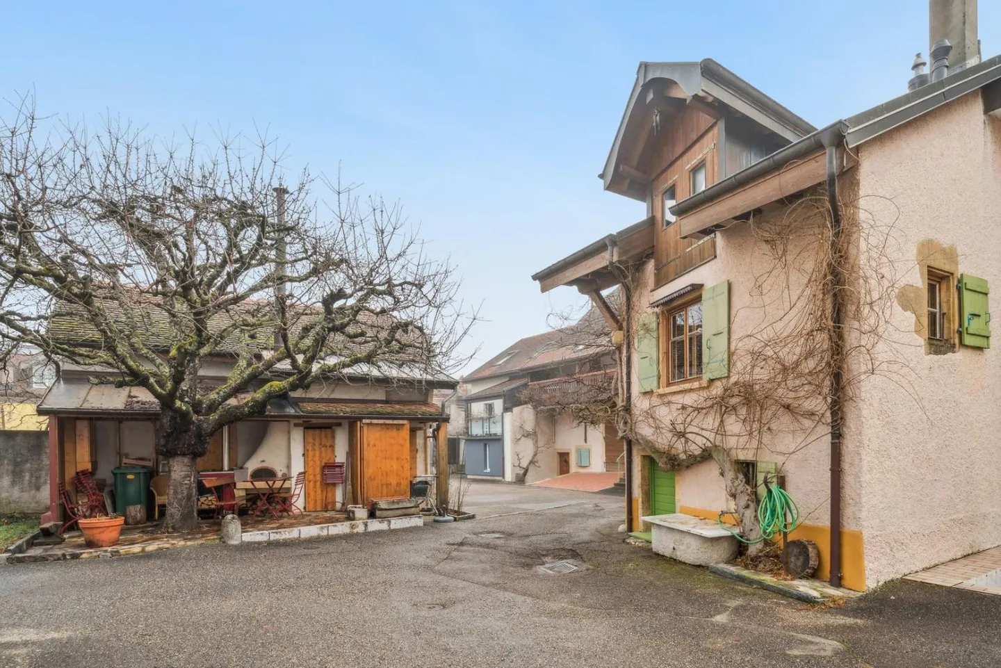 Affascinante casa di villaggio con giardini! - Foto 1 di 13