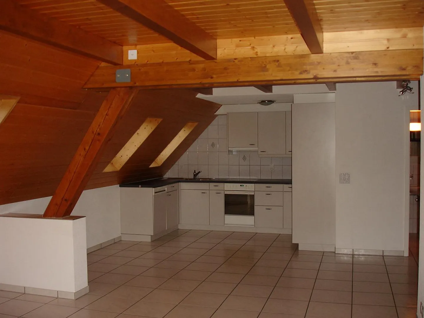 Charming 4.5-Room Attic Apartment with Cellar Space, Kerzers - Photo 1 of 7