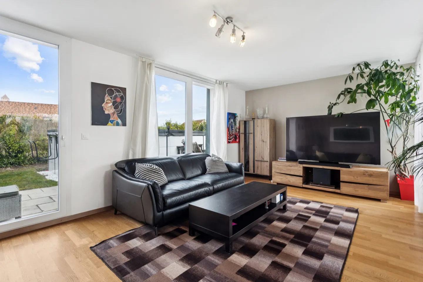 Very pretty gable house with pool! - Photo 3 of 11