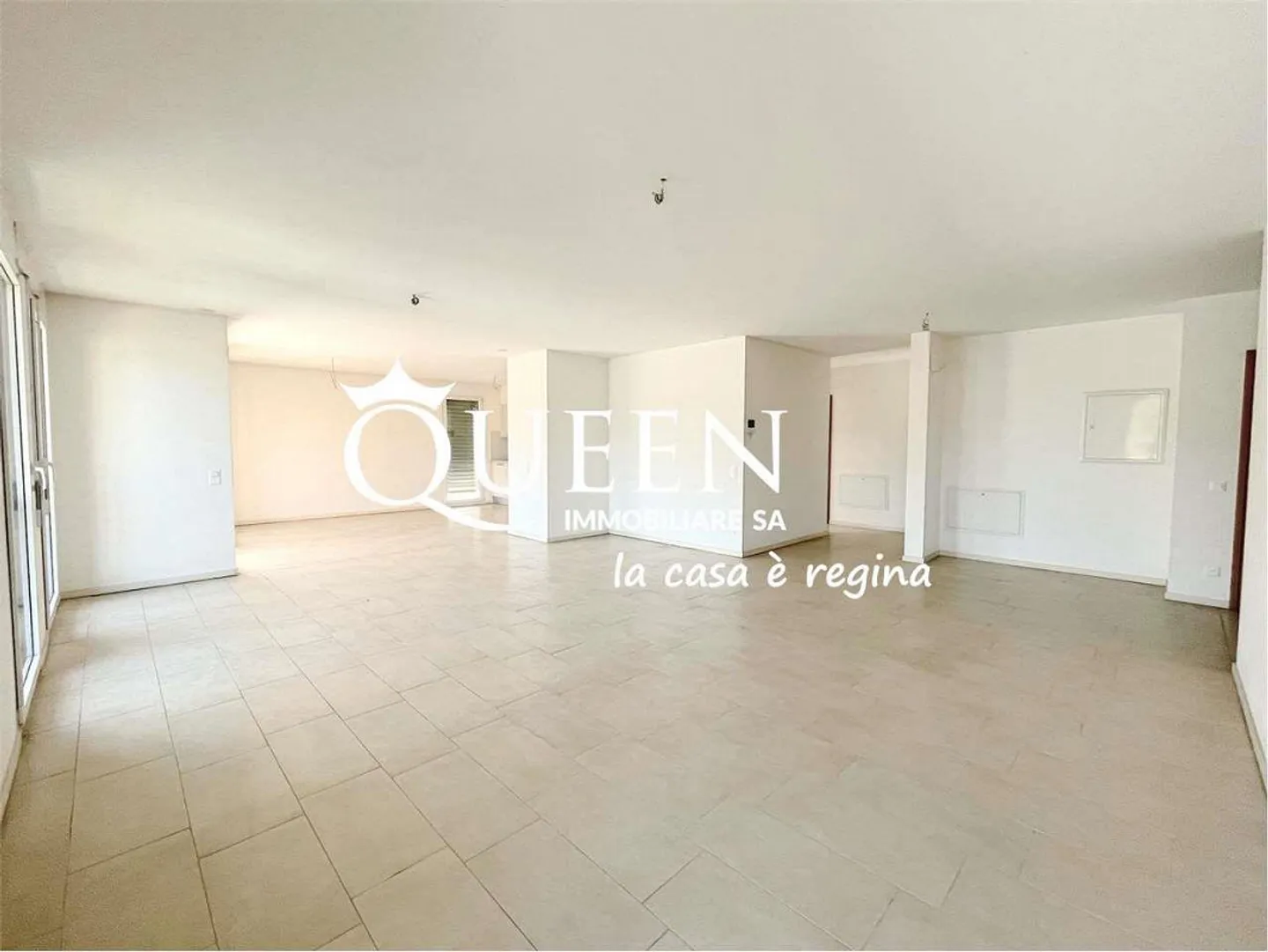 Chiasso: Penthouse 4.5 Zimmer, 140 qm, Balkone, offene Aussicht und Garten - Foto 2 von 13