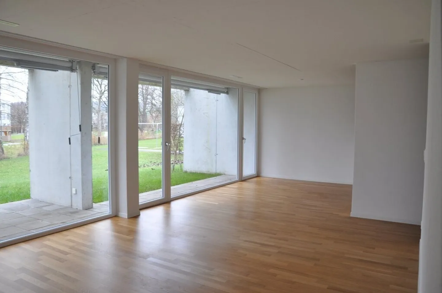 Bright 3.5-Room Apartment - Photo 3 of 8