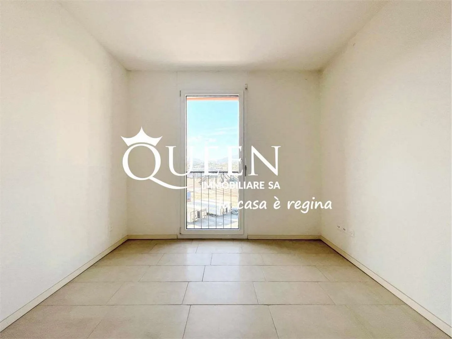 Chiasso: Penthouse 4.5 Zimmer, 140 qm, Balkone, offene Aussicht und Garten - Foto 11 von 13