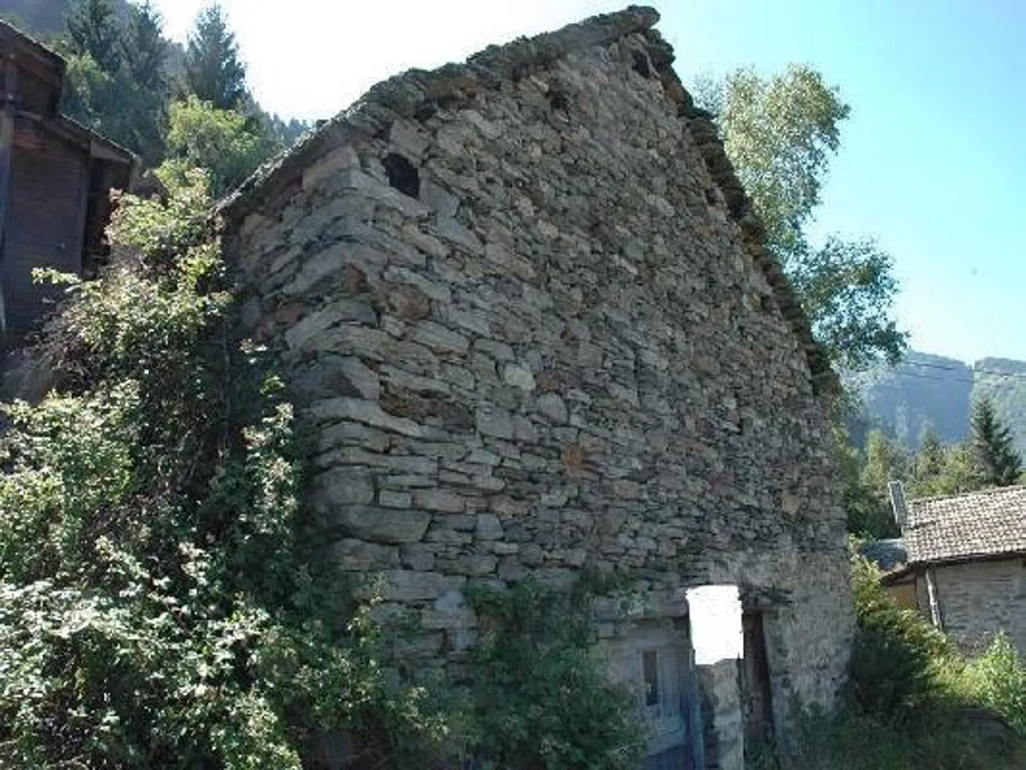 Rustico for Renovation in Leventina - Photo 2 of 8