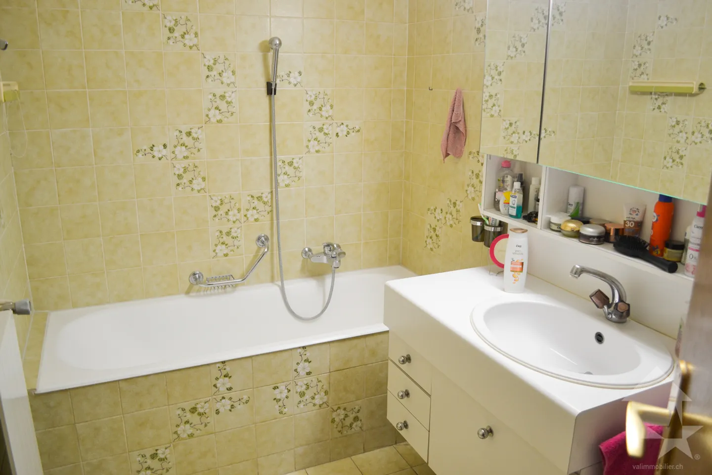 Appartamento 5,5 locali con 2 balconi di 18 m² e giardino privato - Foto 17 di 28