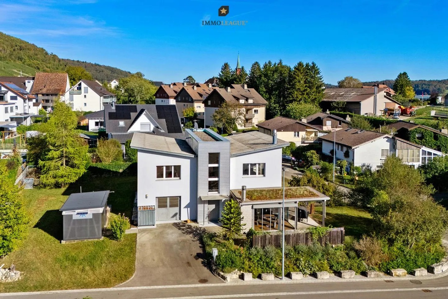 Geräumiges Einfamilienhaus mit Werkstatt - Foto 1 von 9