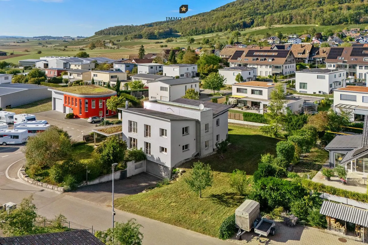 Geräumiges Einfamilienhaus mit Werkstatt - Foto 2 von 9