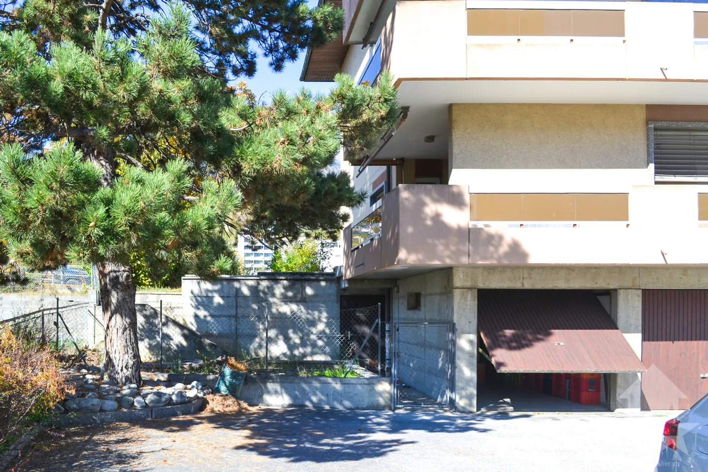 Appartamento 5,5 locali con 2 balconi di 18 m² e giardino privato - Foto 27 di 28