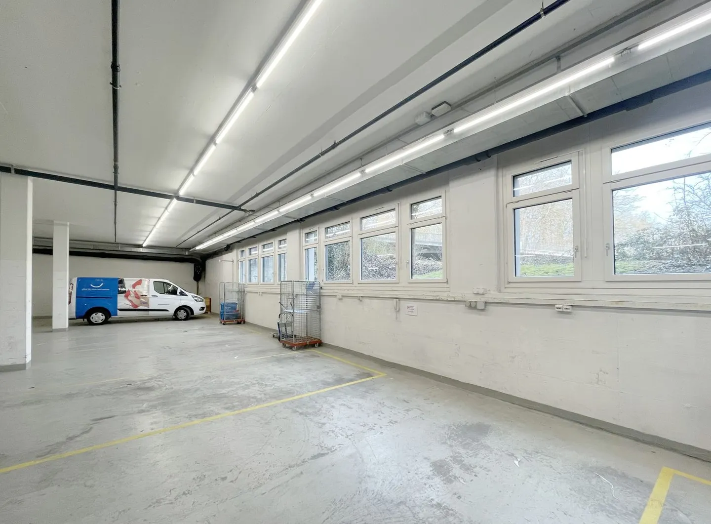 Espace Commercial Spacieux Près de l'Autoroute - Photo 3 sur 7