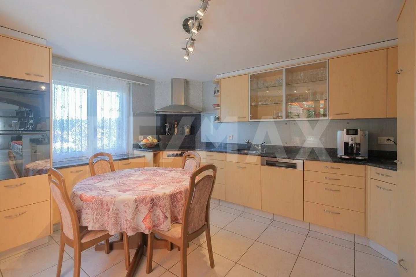 Freistehendes 5.5 Zimmer-Einfamilienhaus: Wo Licht und Raum zuhause... - Photo 3 of 13