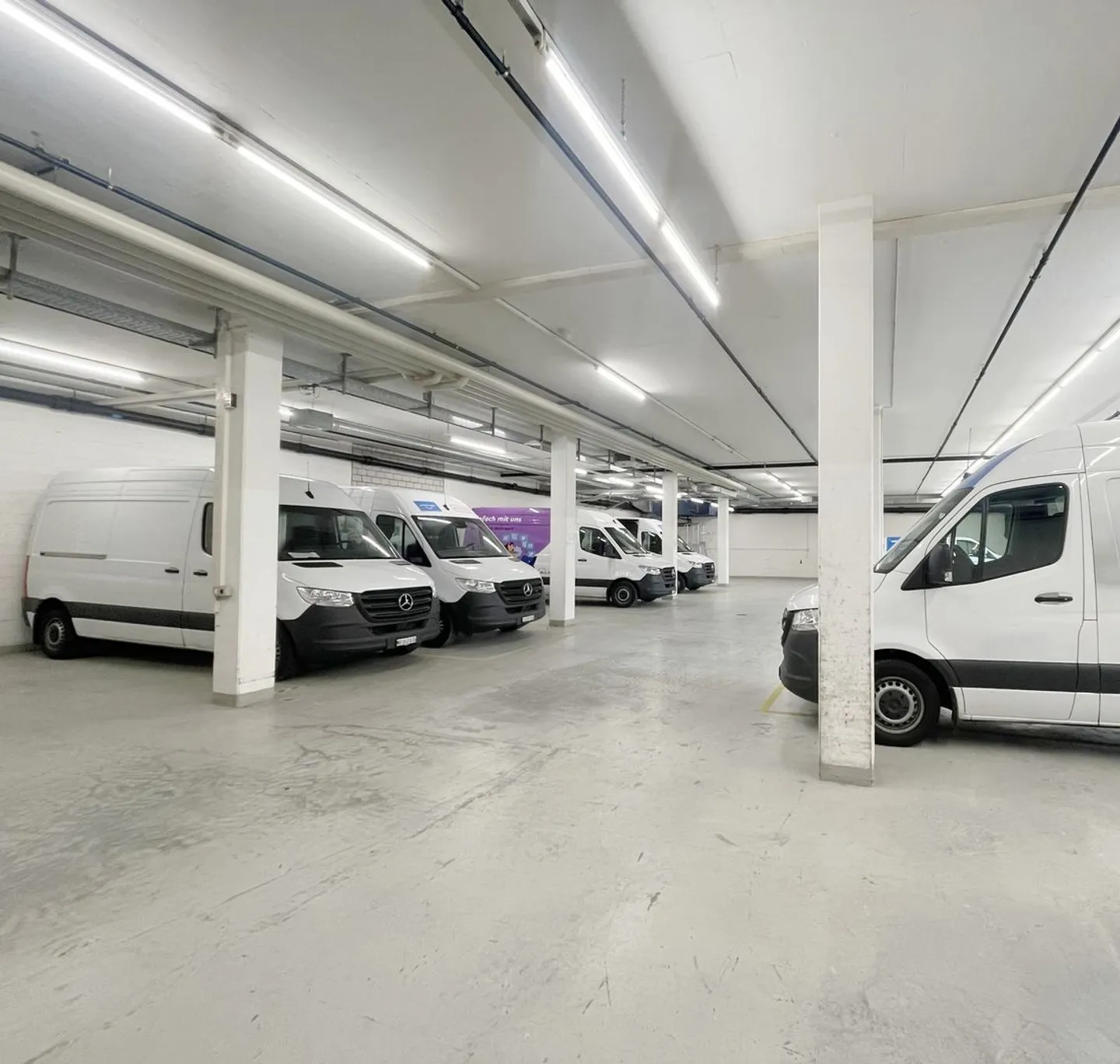 Espace Commercial Spacieux Près de l'Autoroute - Photo 2 sur 7