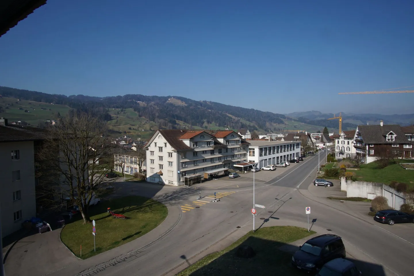 Vorankündigung! Terrasse und Aussicht! grosszügig, hell, preiswert, 5.5-Zimmer-Wohnung mit grosser Terrasse und Sicht in die Berge! - Foto 6 von 7
