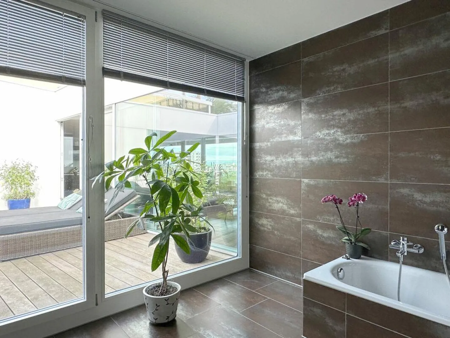 Penthouse apartment with breathtaking views - Photo 9 of 25