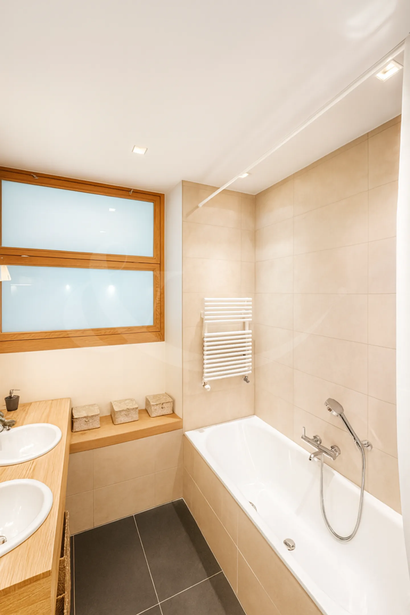 Elegance and charm in the heart of the Old Town - Photo 2 of 3