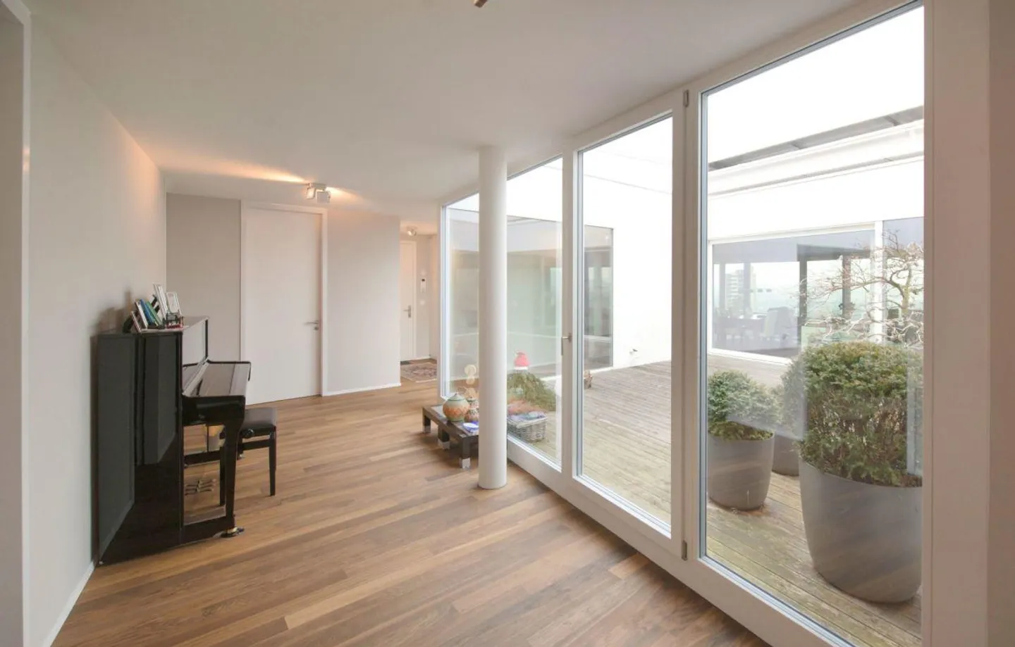 Penthouse apartment with breathtaking views - Photo 8 of 25