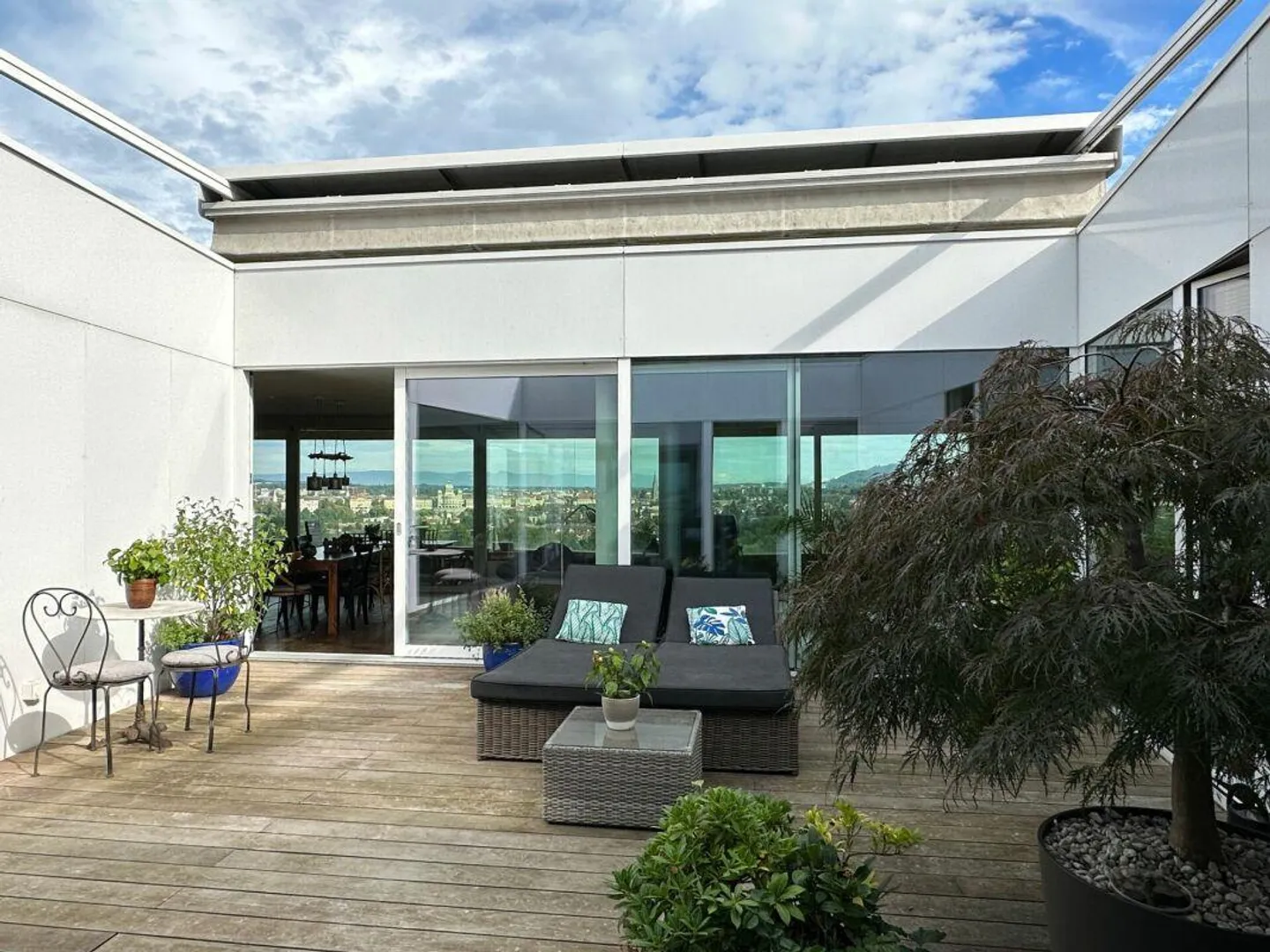 Penthouse apartment with breathtaking views - Photo 11 of 25