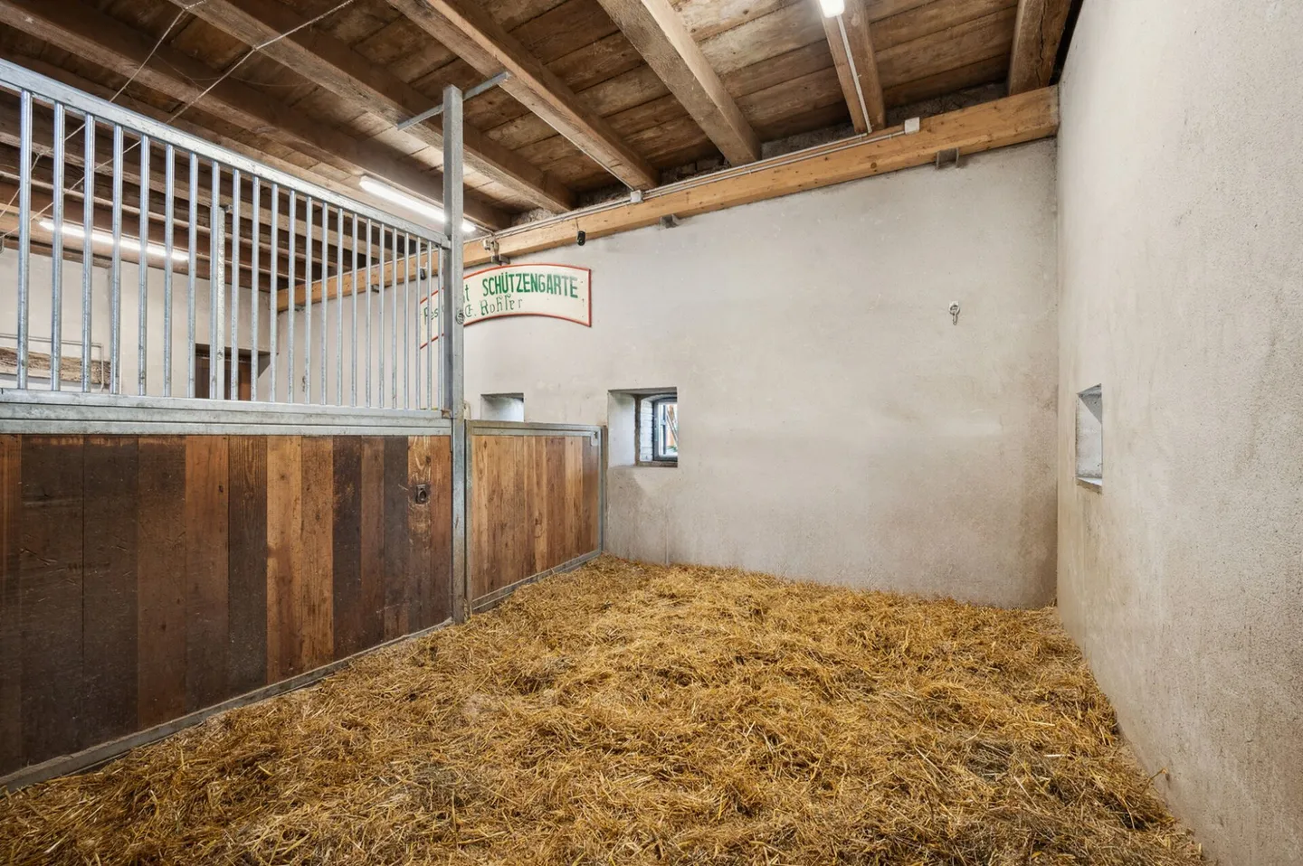 IMMOBILE EQUESTRE RISTRUTTURATO IN UN'IDILLIACA LOCALITÀ PER LA CUSTODIA PRIVATA DEI CAVALLI - Foto 7 di 9